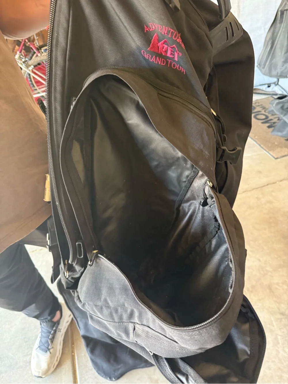 REI Grand Tour Adventure Back Pack - Picture 4 of 6